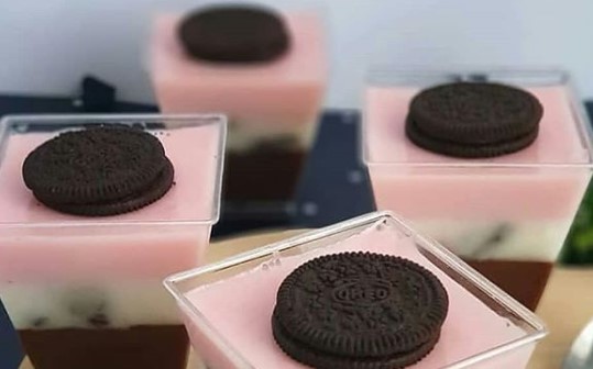 Puding susu oreo